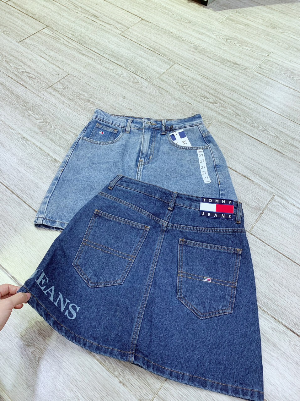 Quần Shorts Giả Váy Tommy 2 Màu