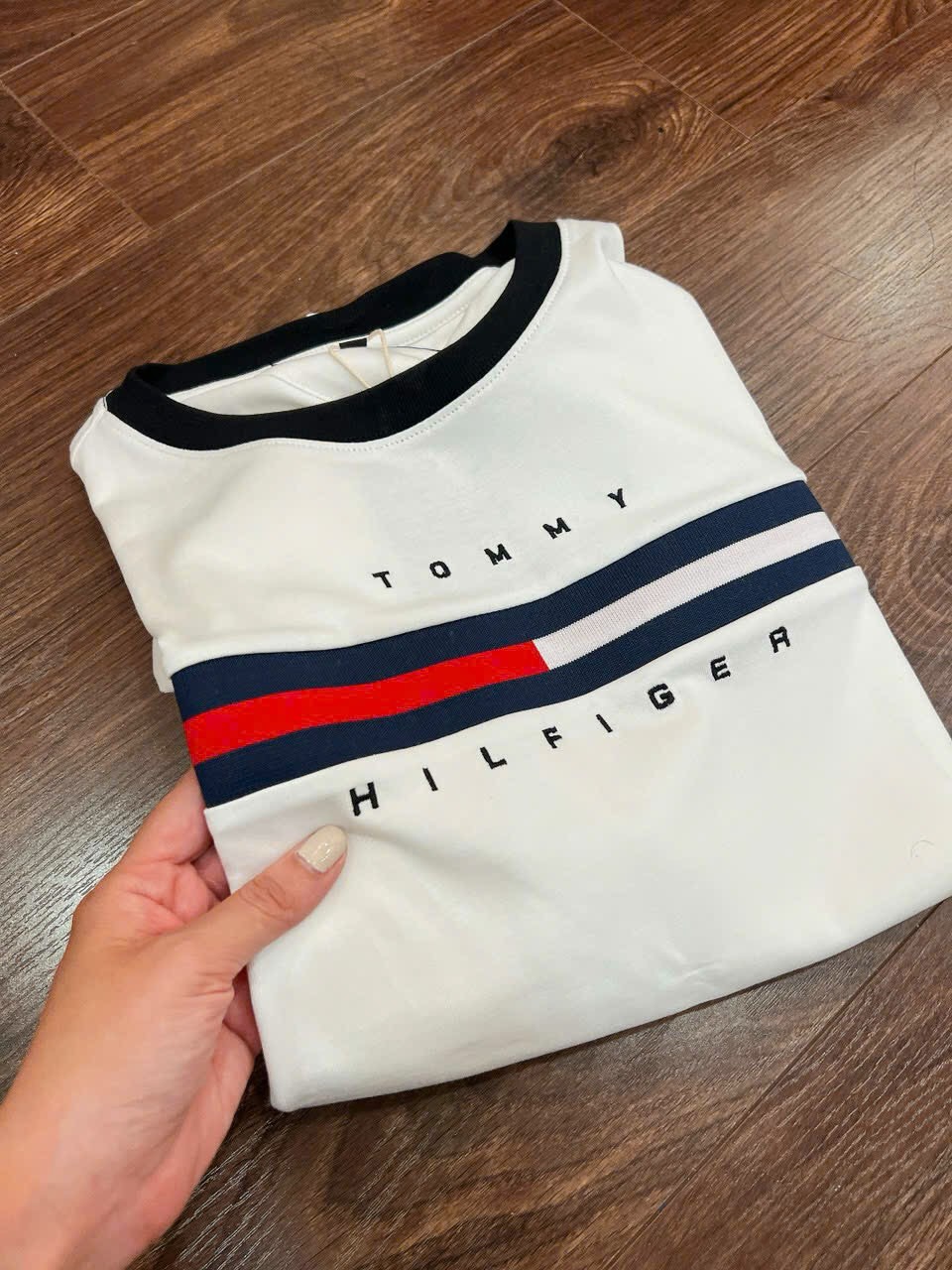 Áo Thun Tommy Unisex