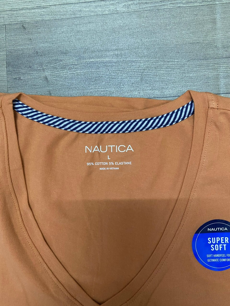 Áo Thun Cổ Tim Nautica