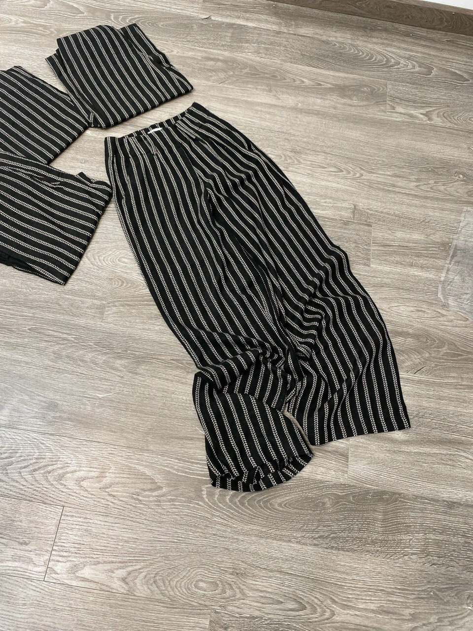 Quần Linen Lưng Cao Kẻ Sọc Zara