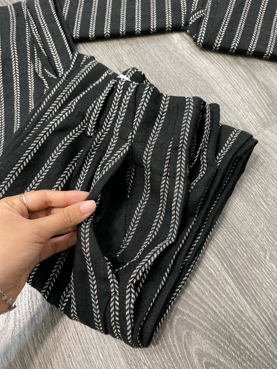 Quần Linen Lưng Cao Kẻ Sọc Zara