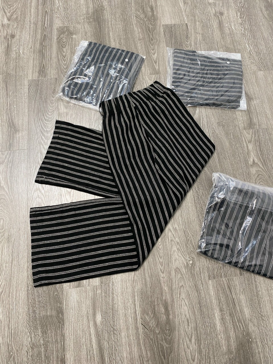Quần Linen Lưng Cao Kẻ Sọc Zara