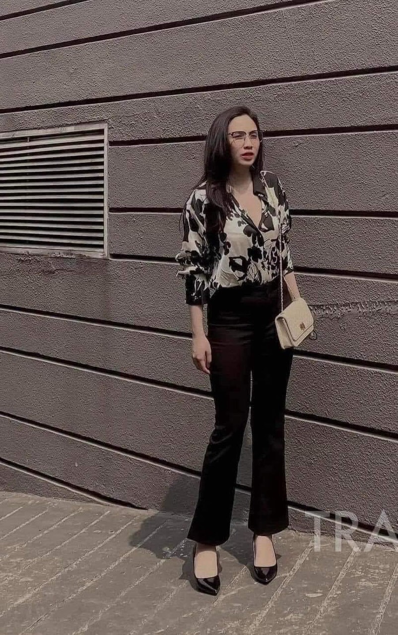 Quần Loe Đen Zara