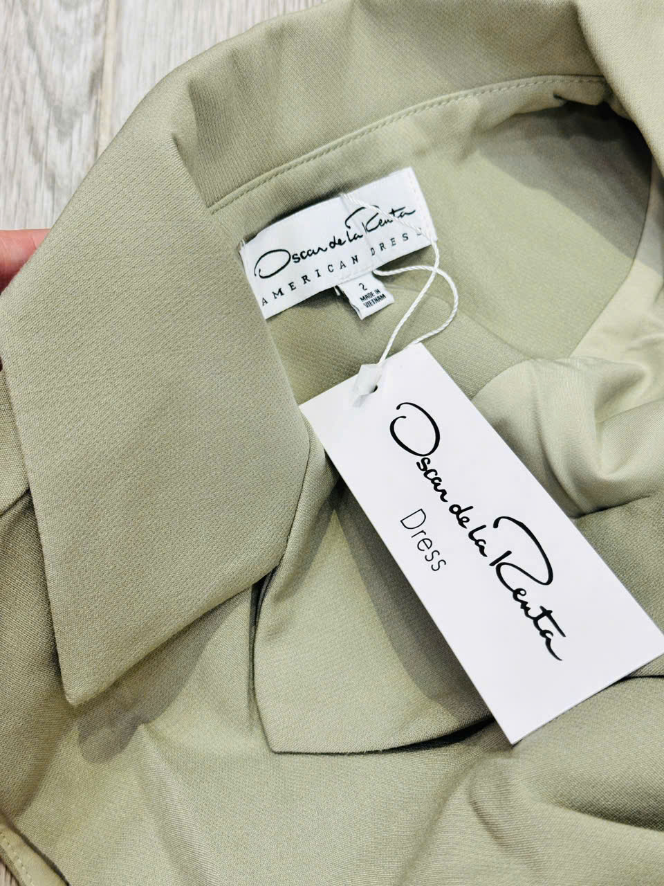 Đầm Sát Nách Oscar Đính Nút