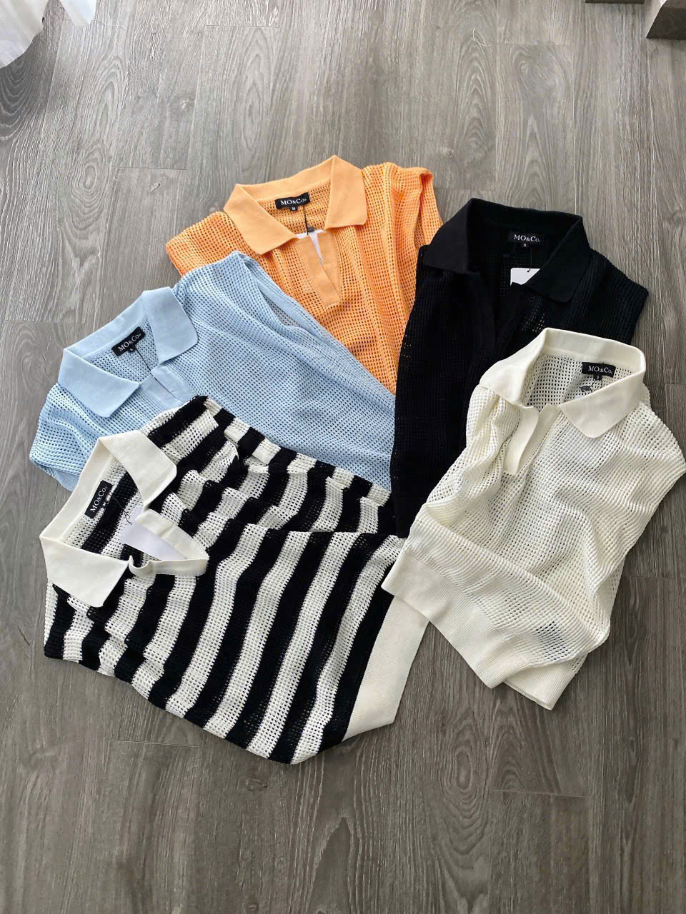 Áo len dệt sợi sát nách Mo&Co