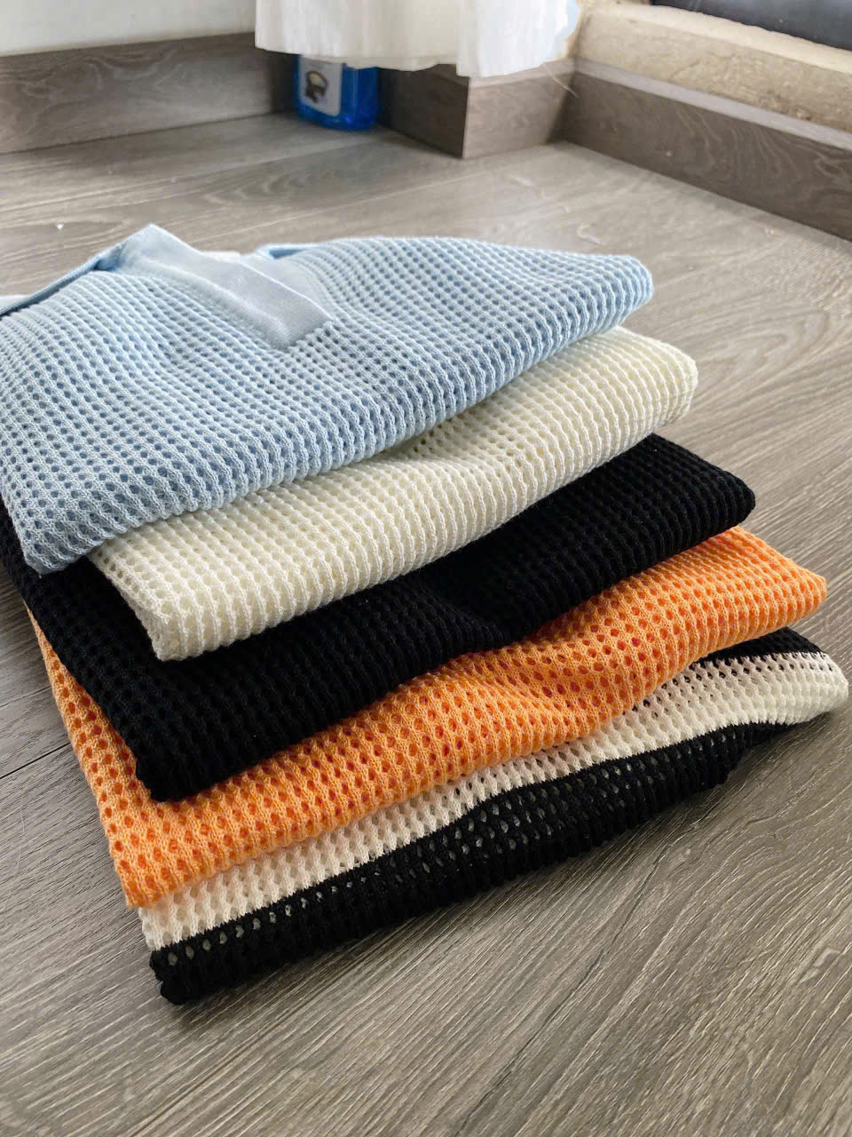 Áo len dệt sợi sát nách Mo&Co
