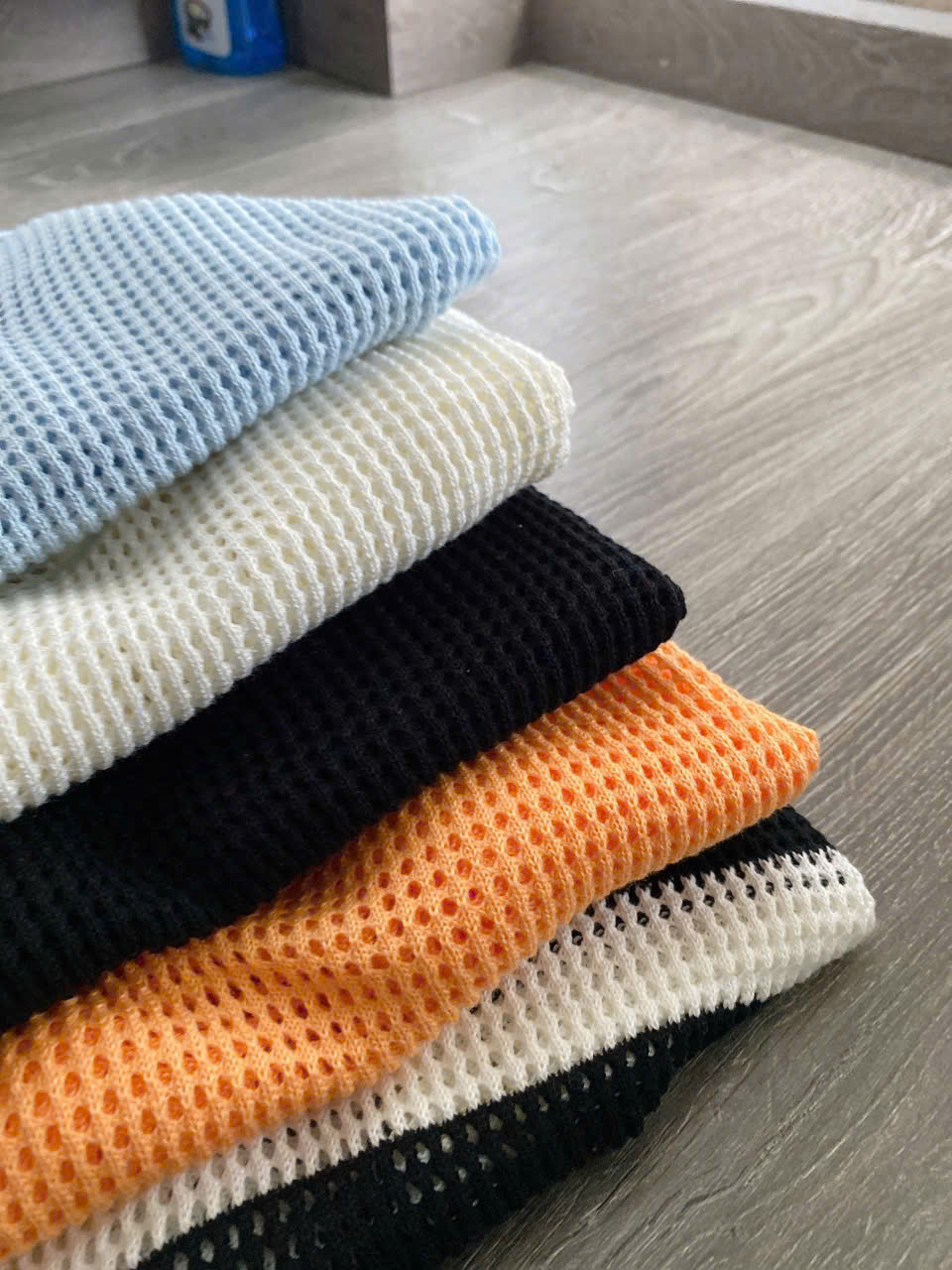 Áo len dệt sợi sát nách Mo&Co