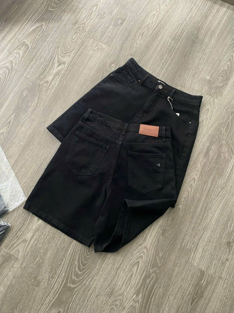 Quần Short Jean Đen Hidden
