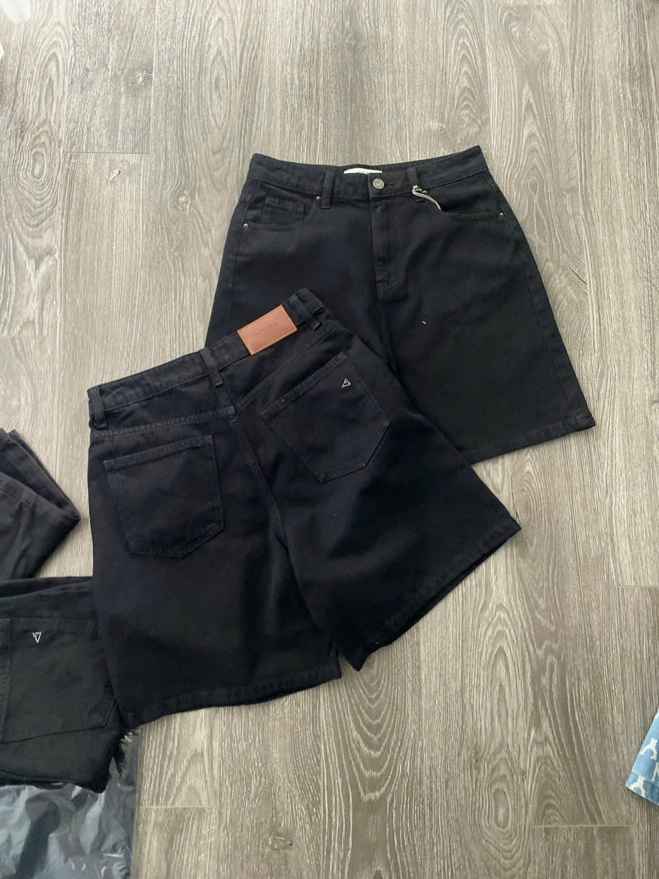 Quần Short Jean Đen Hidden
