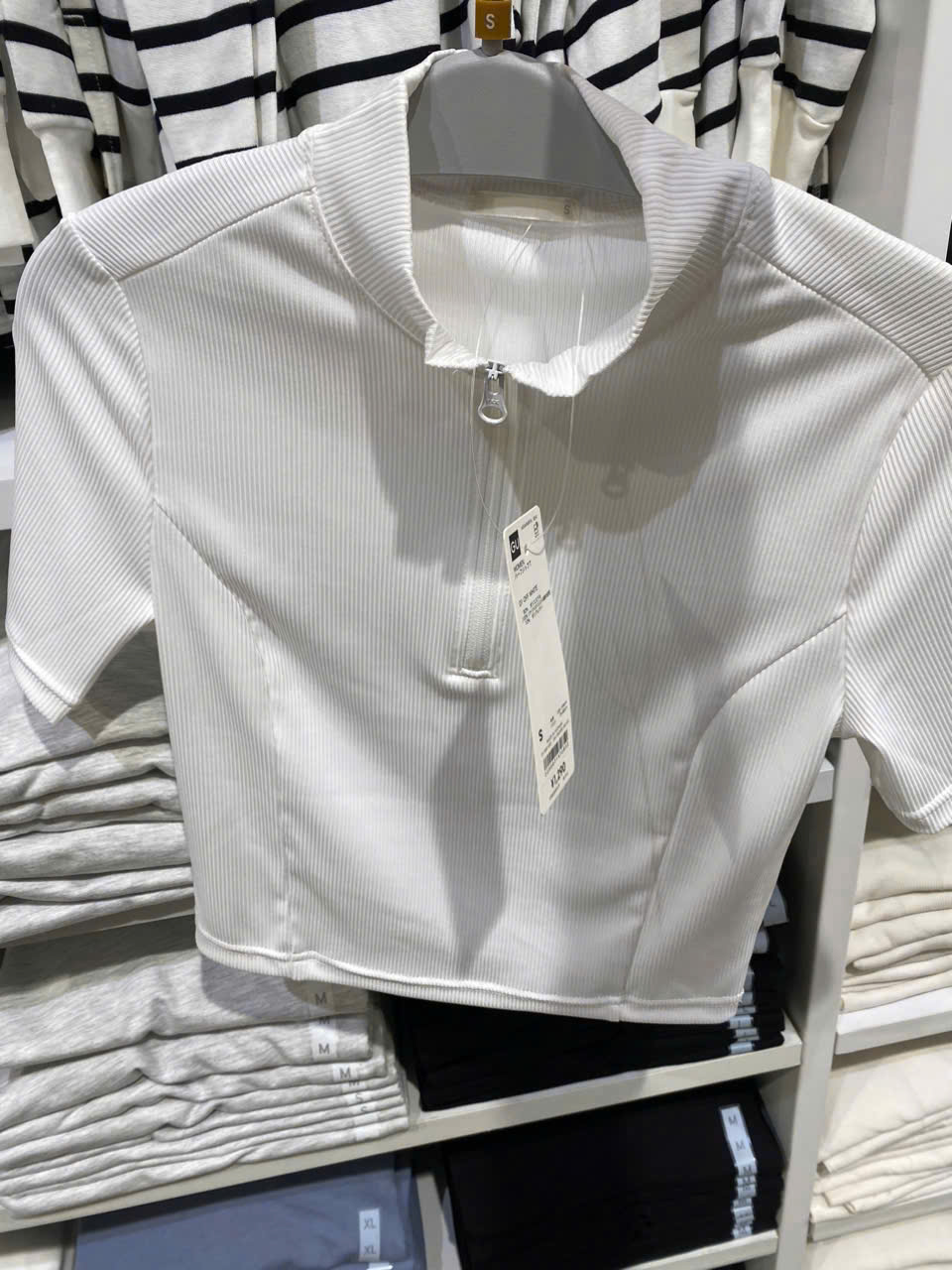 Áo Thun Croptop Gu Cổ Khoá Kéo