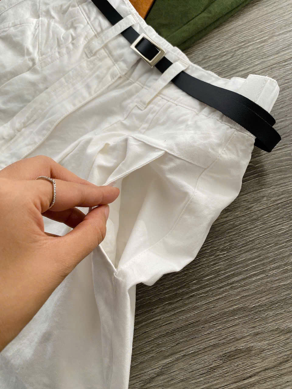 Quần Shorts Kaki Kèm Belt Zara