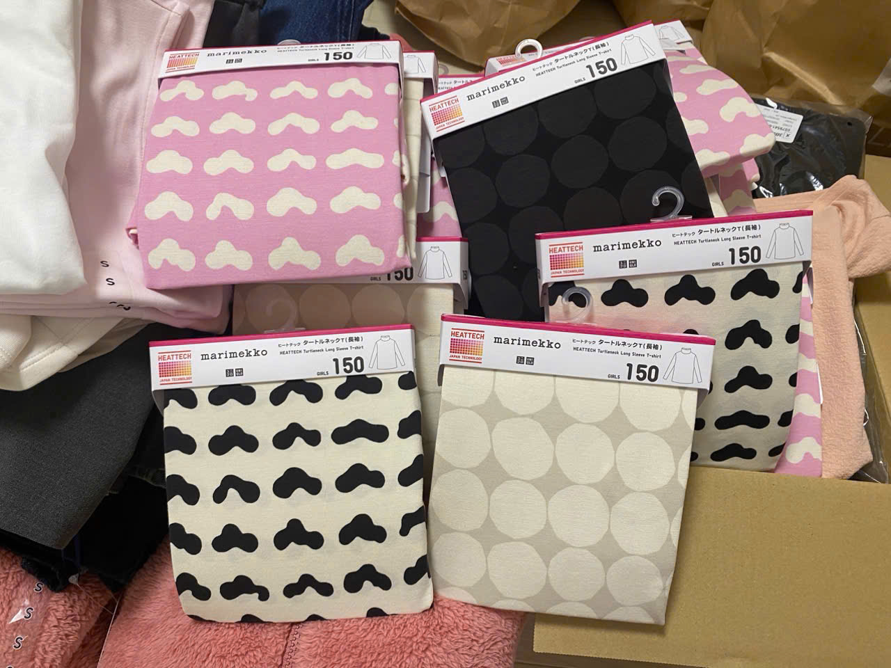 Áo Thun Cổ Lọ Marimekko Uniqlo