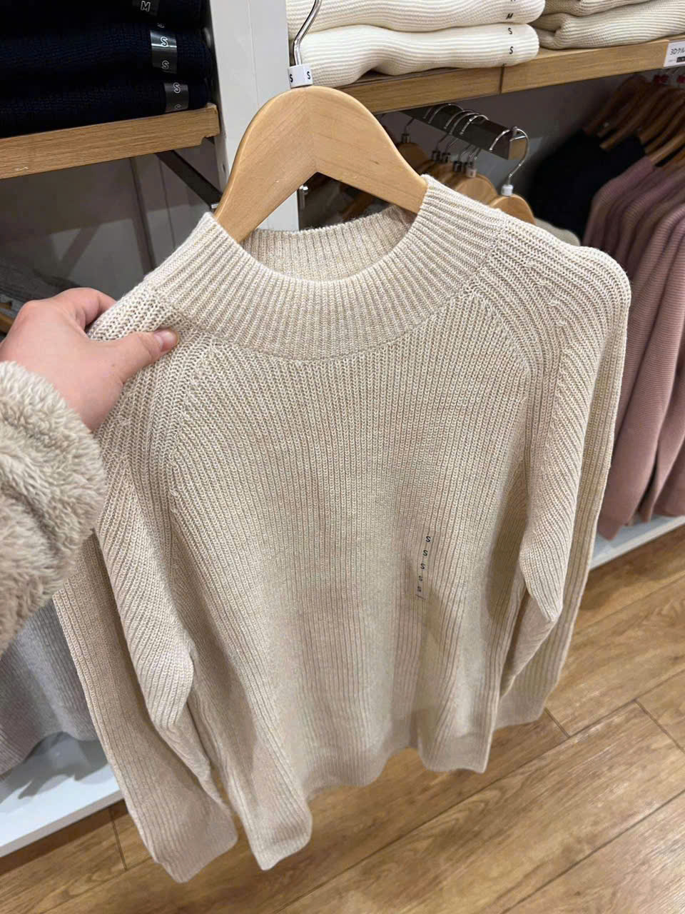 Áo Len Uniqlo Trắng Kem