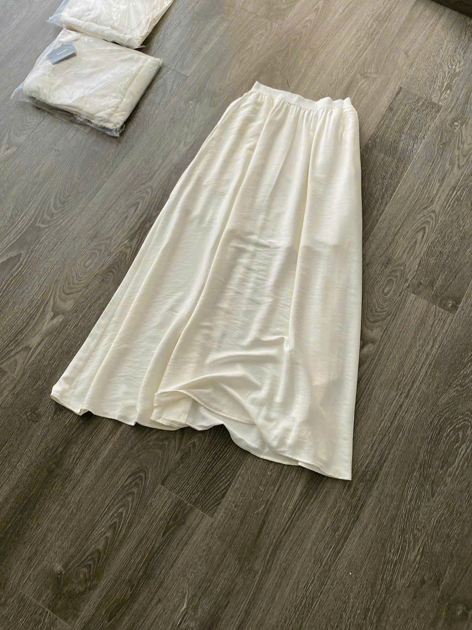 Sét Áo Và Chân  Váy Trắng Massimo Dutti