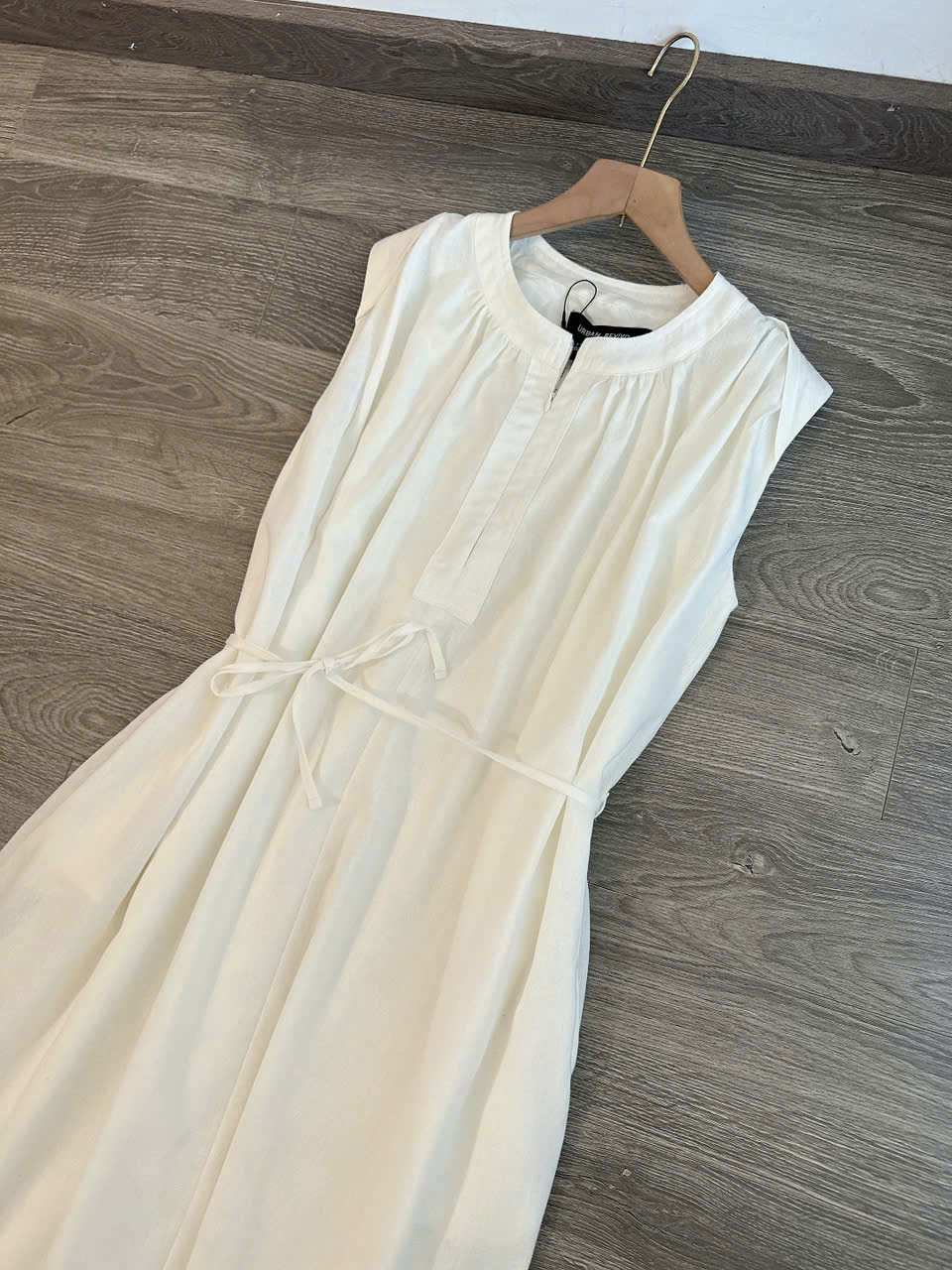 Đầm Linen Sát Nách Urban Revivo