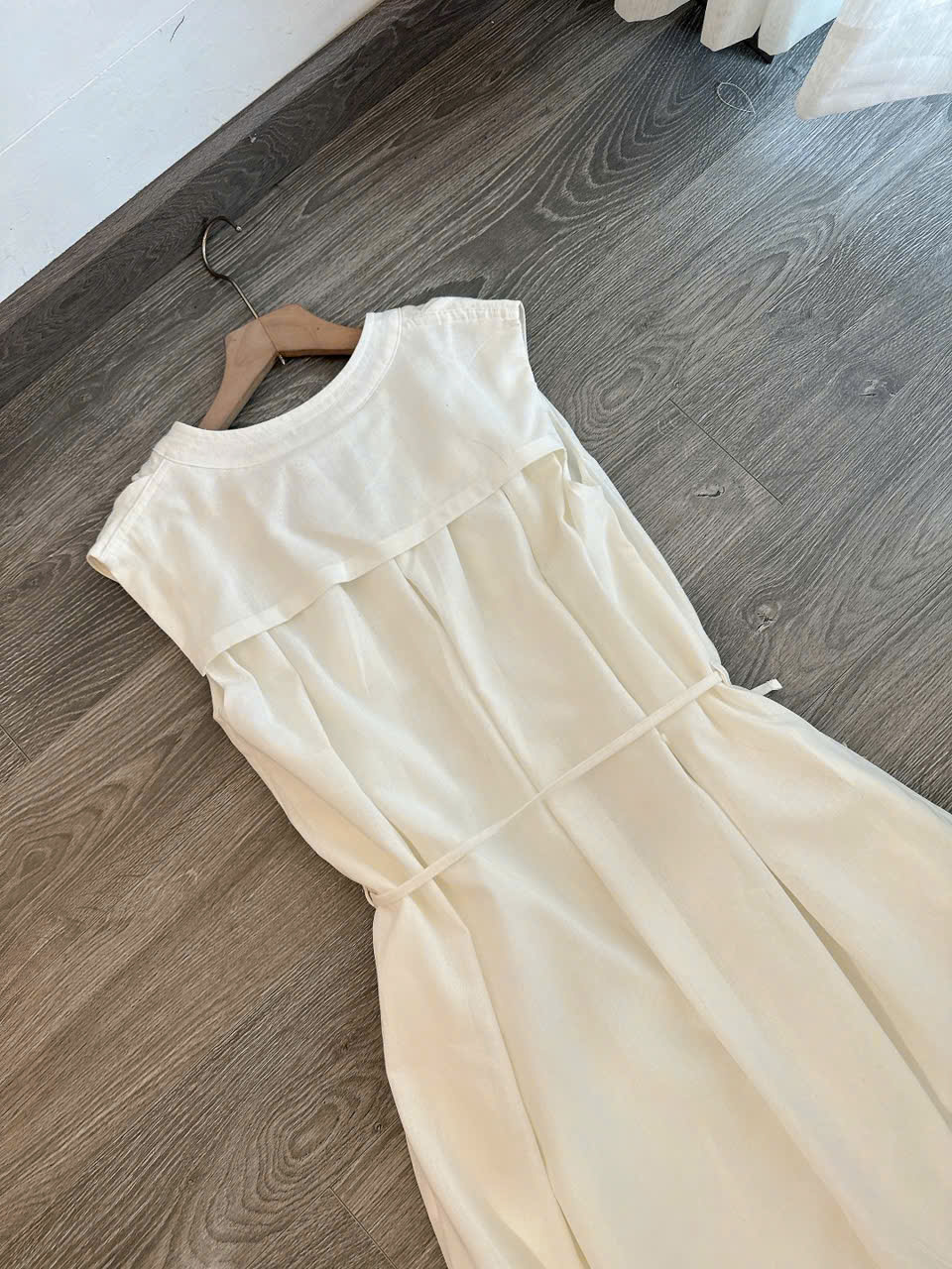 Đầm Linen Sát Nách Urban Revivo