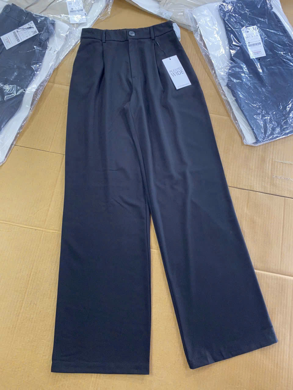 Quần Tây Ống Suông Stradivarius