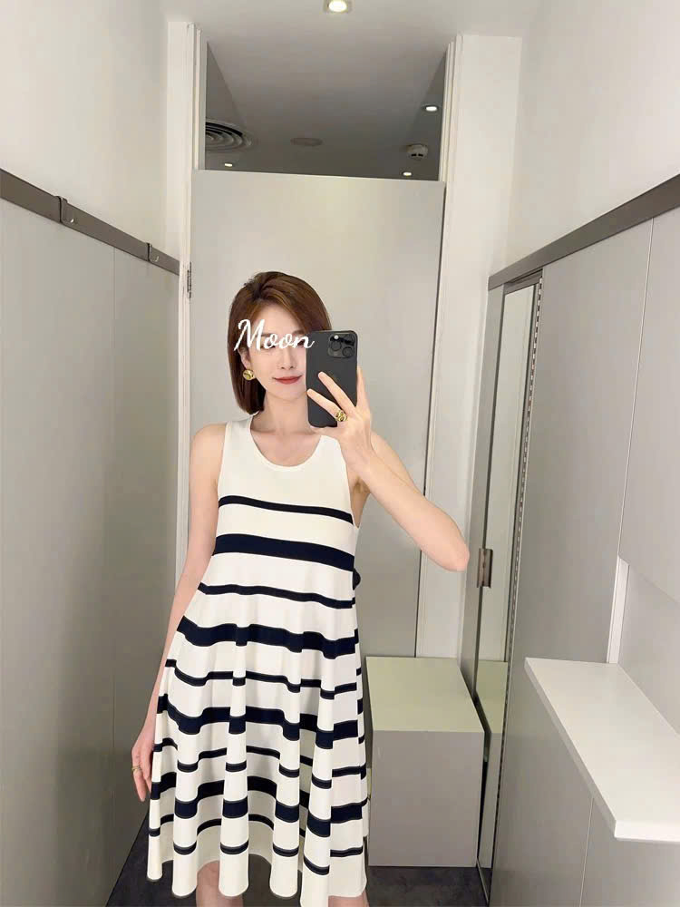 Đầm Sát Nách Dệt Kim COS