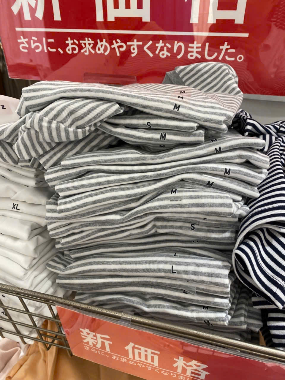 Áo Thun Croptop Kẻ Ngang Uniqlo