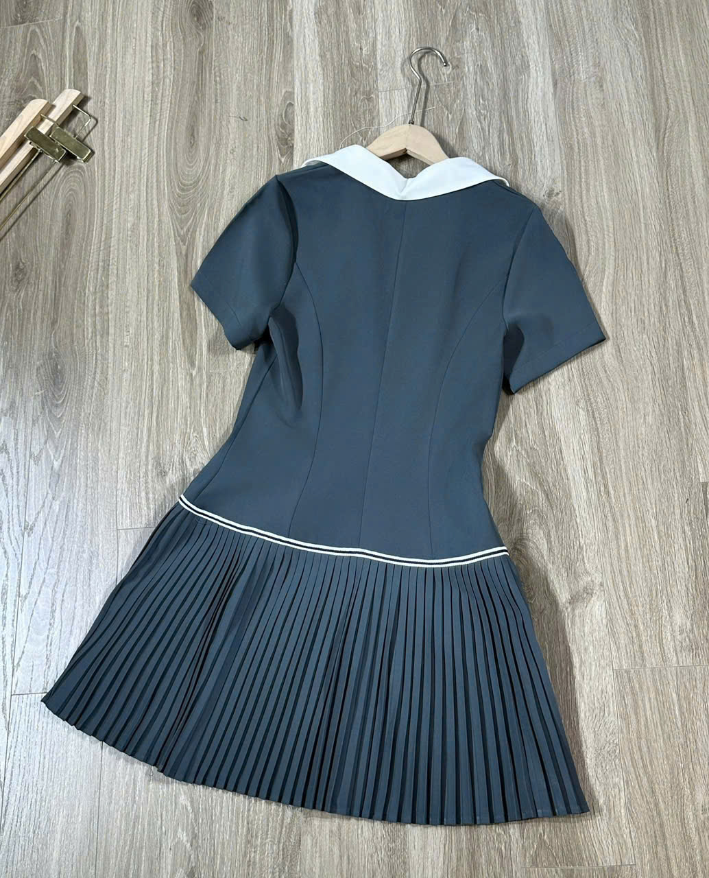 Đầm Phối Xếp Ly CK màu Xám