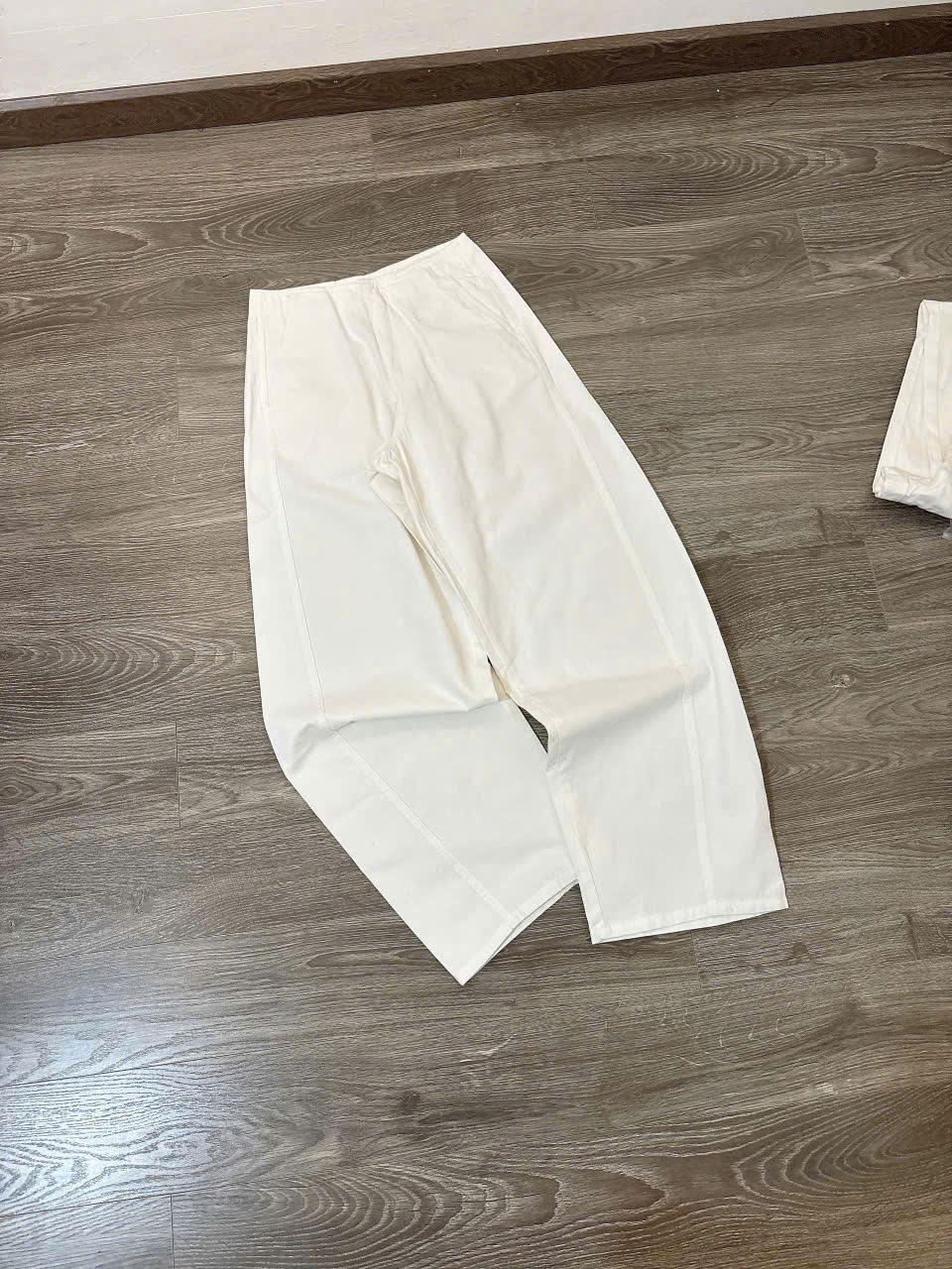 Quần Suông Trắng Uniqlo