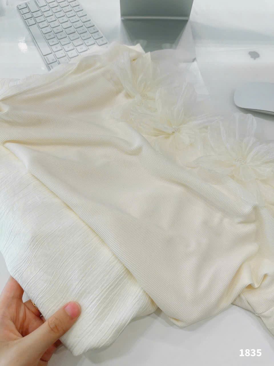 Sét Áo Đính Hoa và Chân Váy