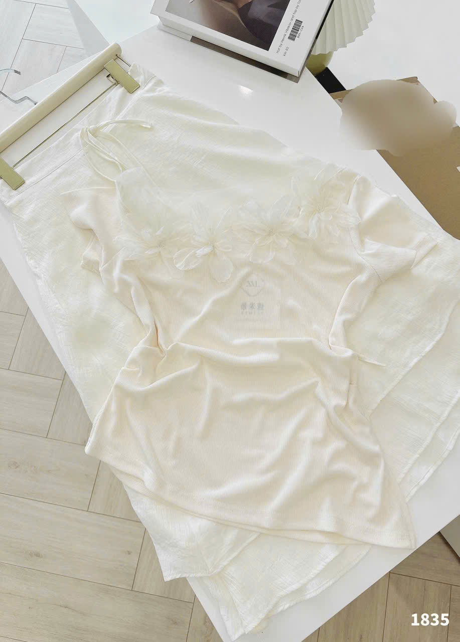 Sét Áo Đính Hoa và Chân Váy