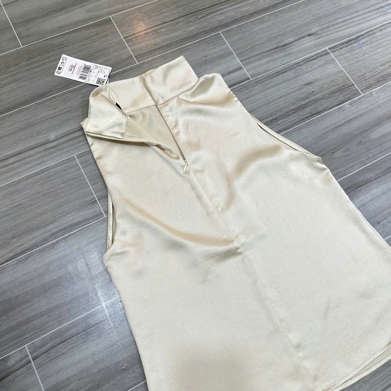 Áo Lụa Cổ Cao Mango