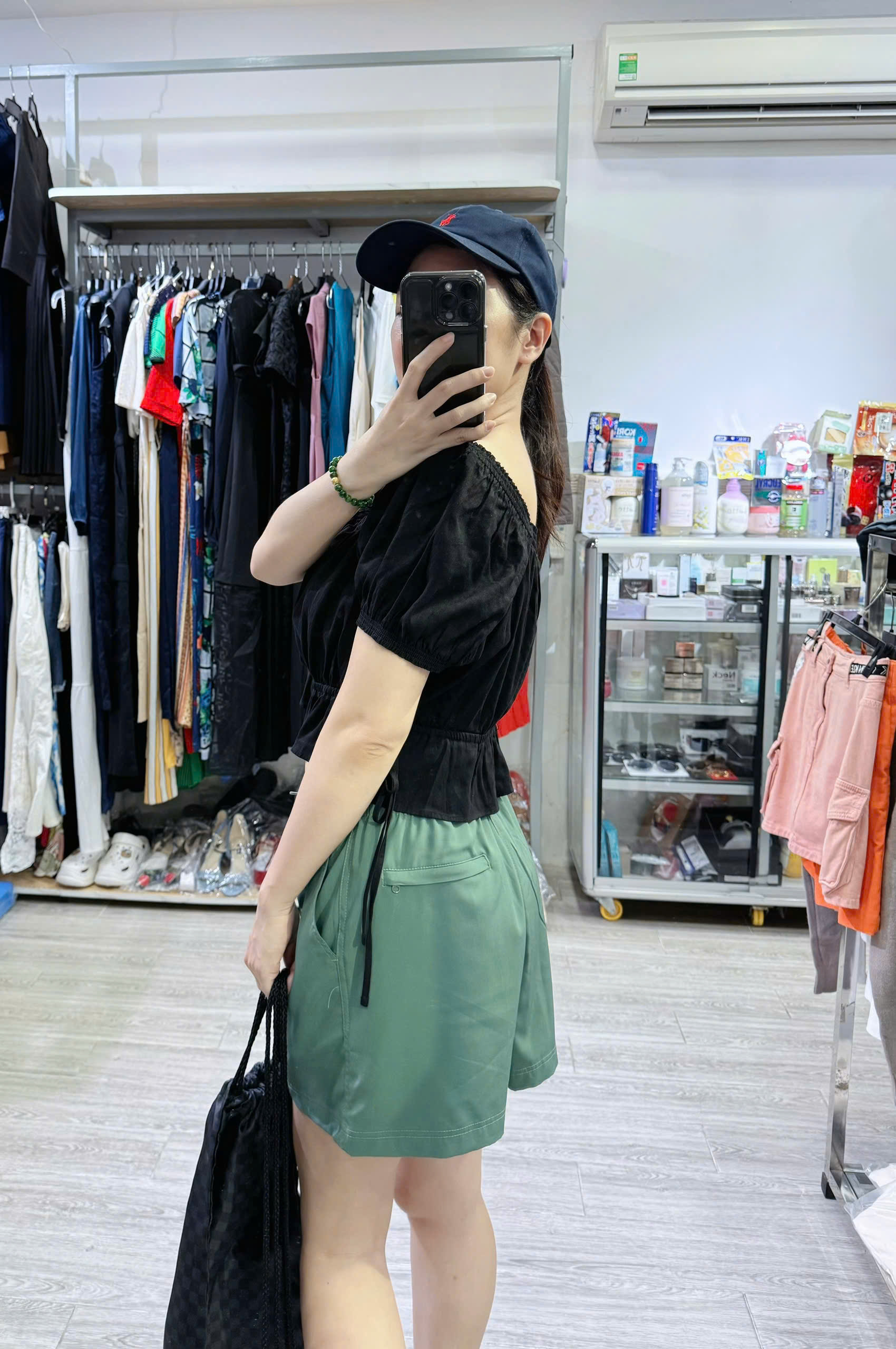 Quần Short Vải Dù Uniqlo