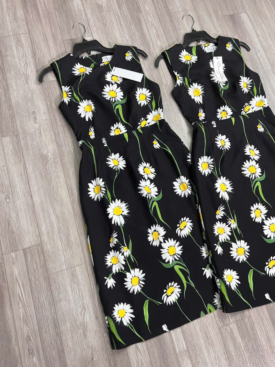 Đầm Hoa Sát Nách Oscar