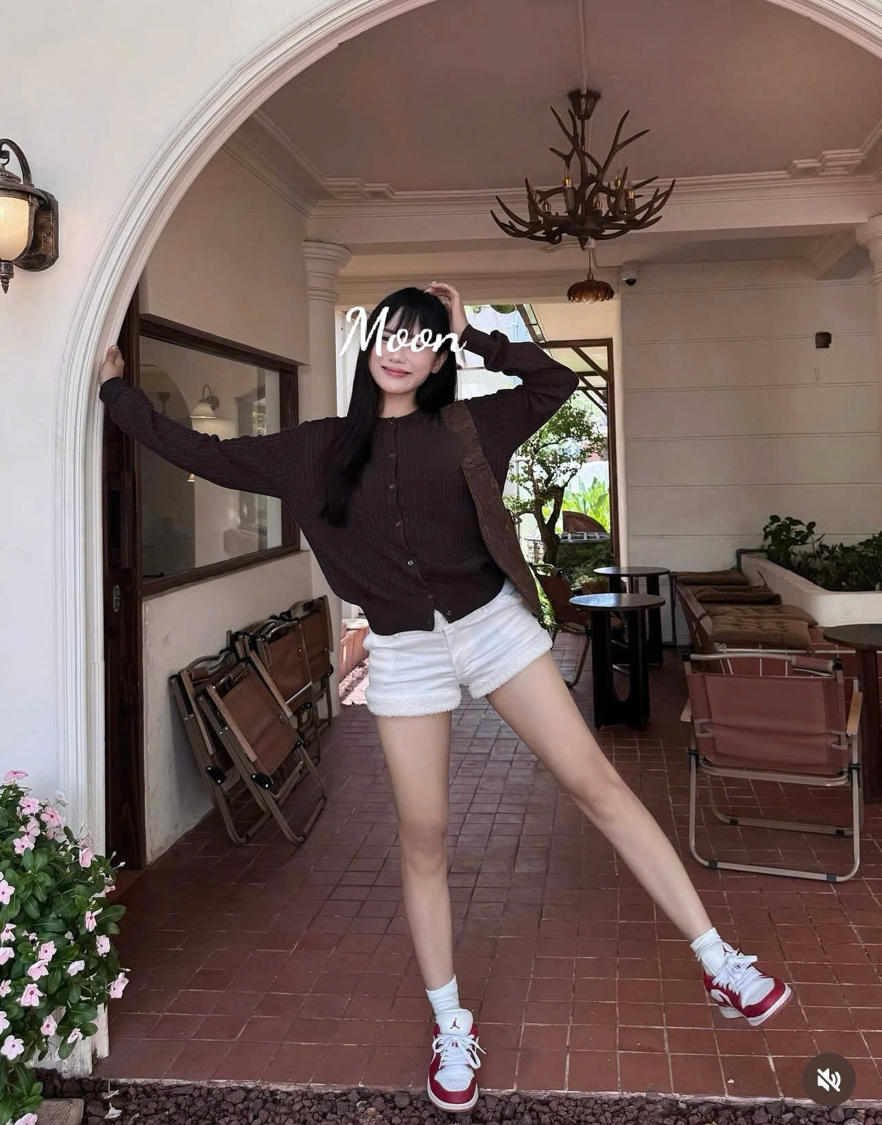 Áo Cardigan Màu Nâu Đậm Whoau