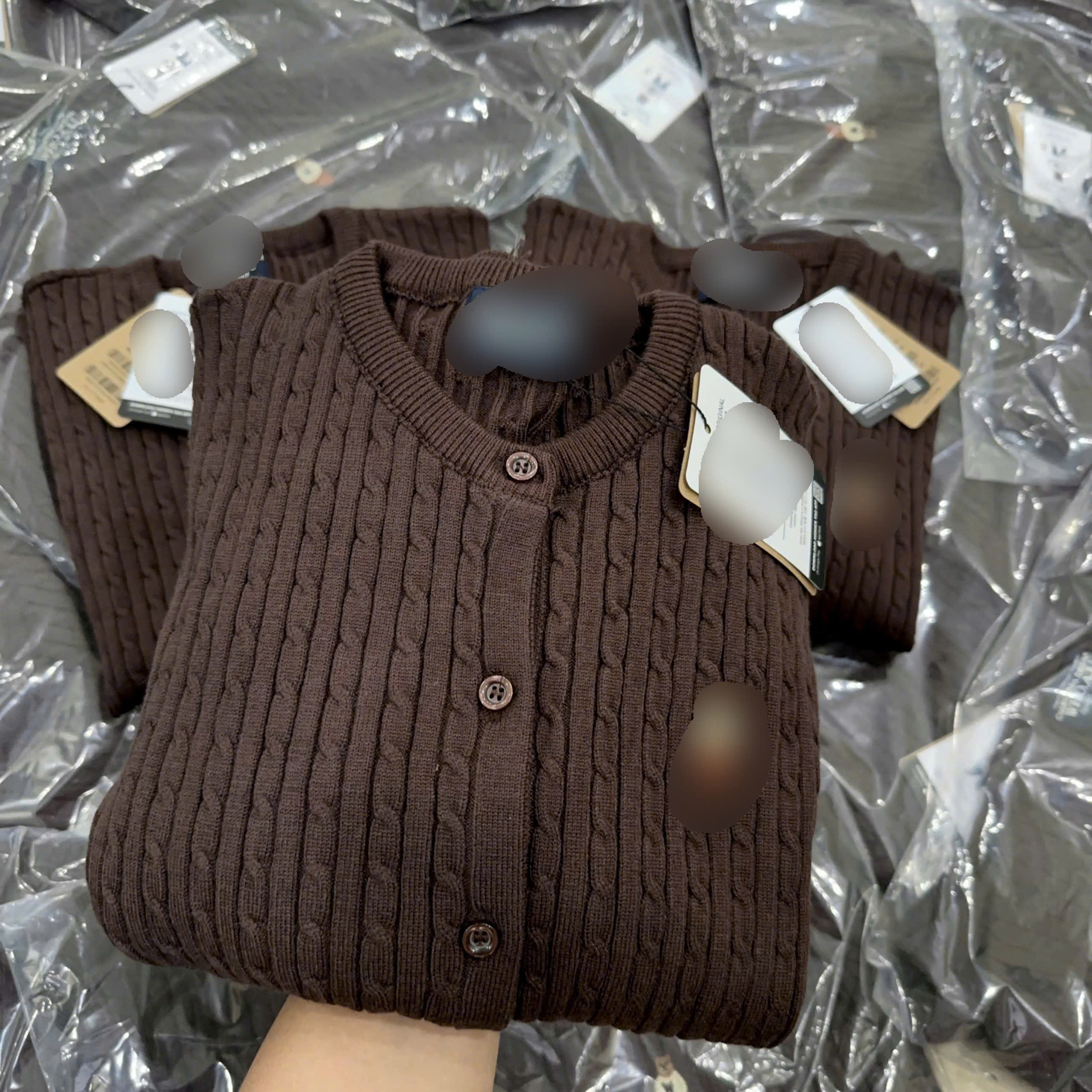 Áo Cardigan Màu Nâu Đậm Whoau