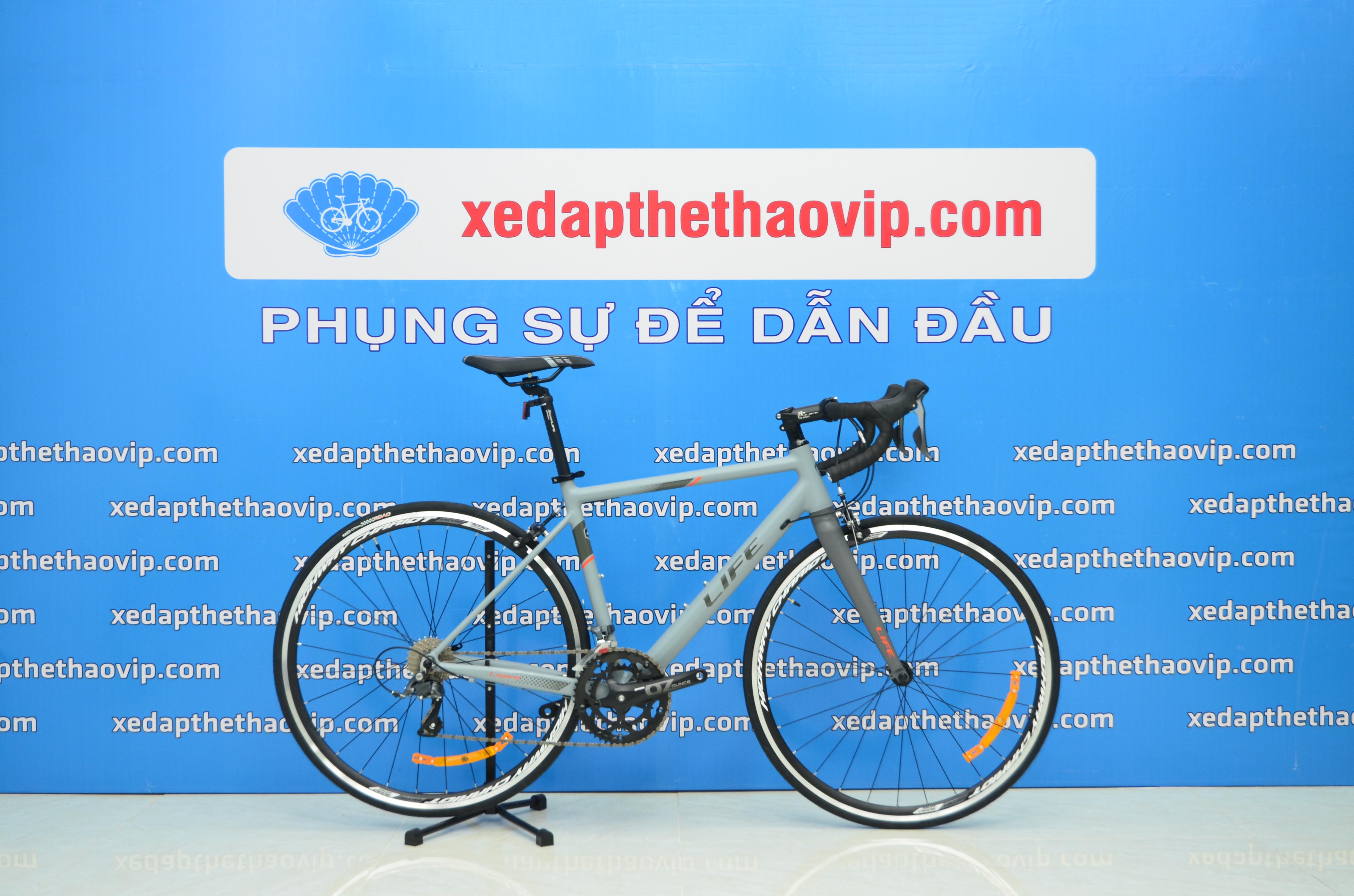 Xe đạp đua LIFE LEGEND: Full Nhôm mối hàn mịn, Tay đề lắc SHIMANO Claris R2000 16s Đẳng cấp - Chất lượng từng chi tiết Xe Đạp Đua Life Legend: Full Nhôm Mối Hàn Mịn, Tay Đề Lắc Shimano Claris R2000 16S Đẳng Cấp - Chất Lượng Từng Chi Tiết