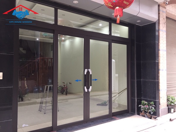 Cửa đi mở quay 4 cánh nhôm Xingfa