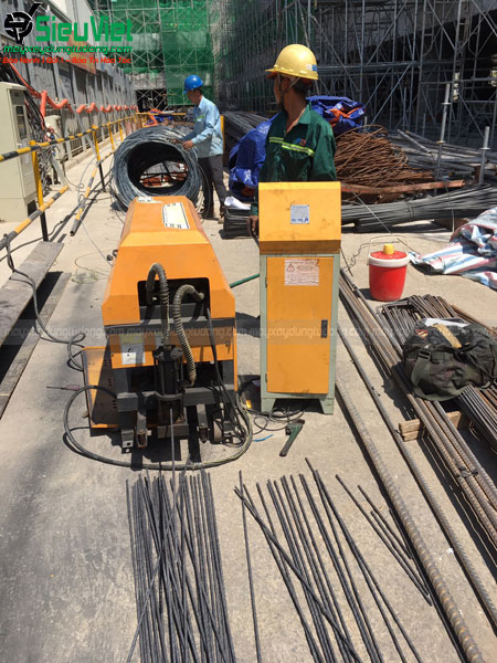 Cách sử dụng máy duỗi cắt sắt tự động