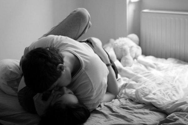 Khi “Yêu” Bị Đau – Dấu Hiệu Cảnh Báo Cơ Thể Đang Cần Được Quan Tâm