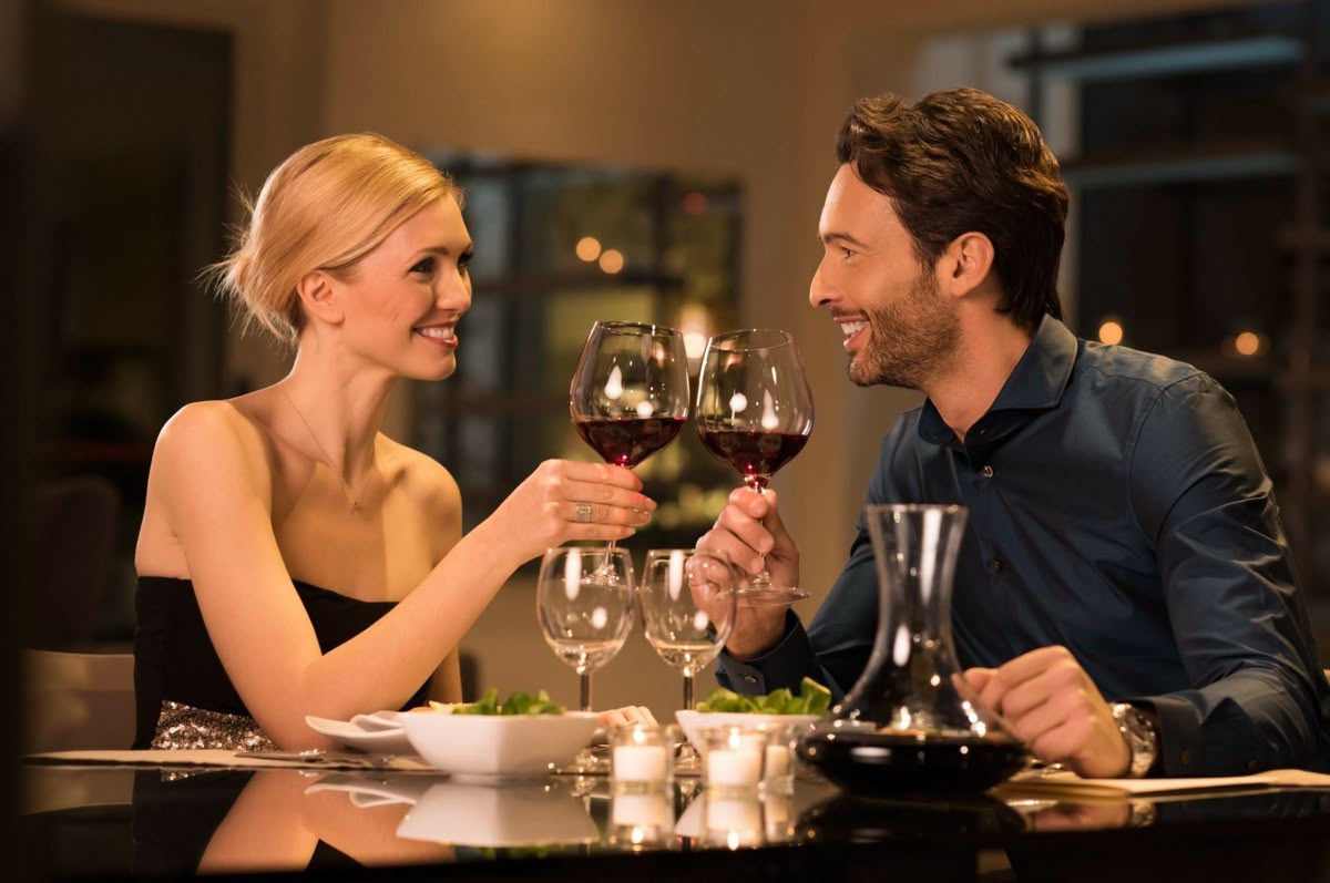 Rượu và Quan Hệ Tình Dục: Mối Liên Hệ Thực Sự, Có Giúp Kéo Dài Thời Gian Không?