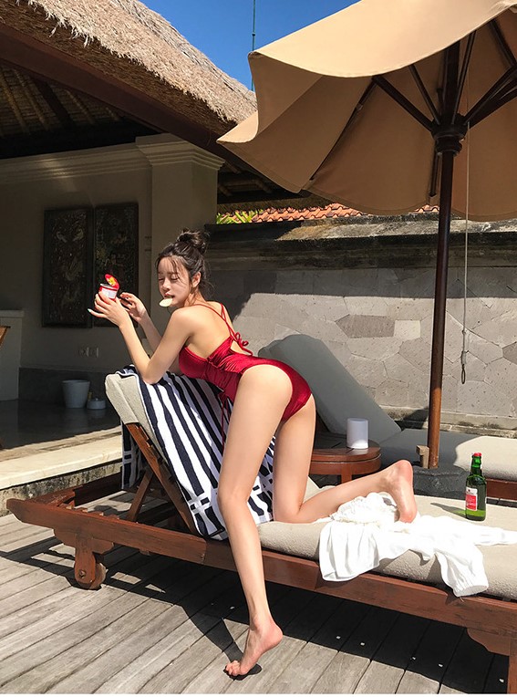 bikini 1 mảnh màu đỏ