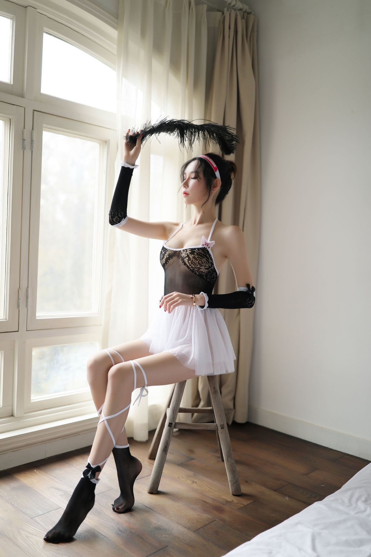 Váy ngủ sexy bó sát chân váy trắng