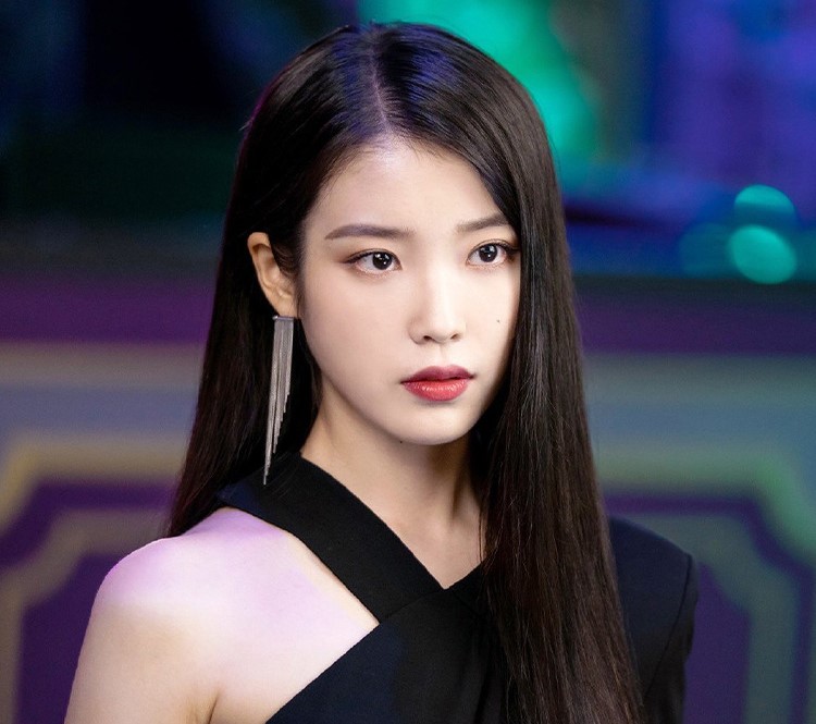 Khuyên tai dài tua mỏng