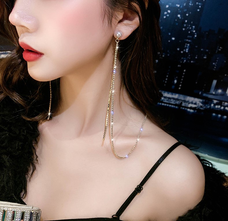 Khuyên tai dài lấp lánh