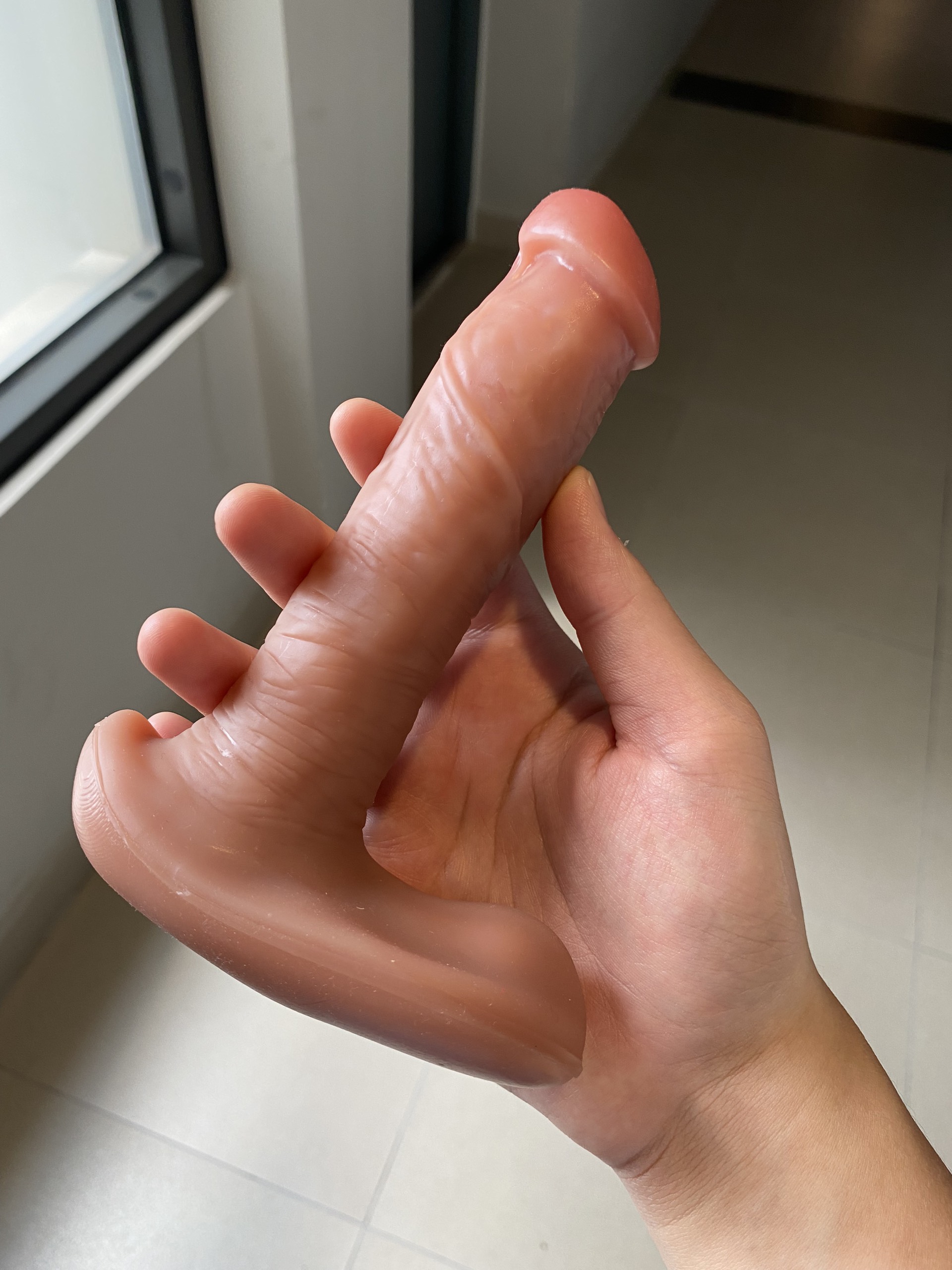 Dương vật giả rung thụt tỏa nhiệt đế dài nhét quần lót điều khiển từ xa