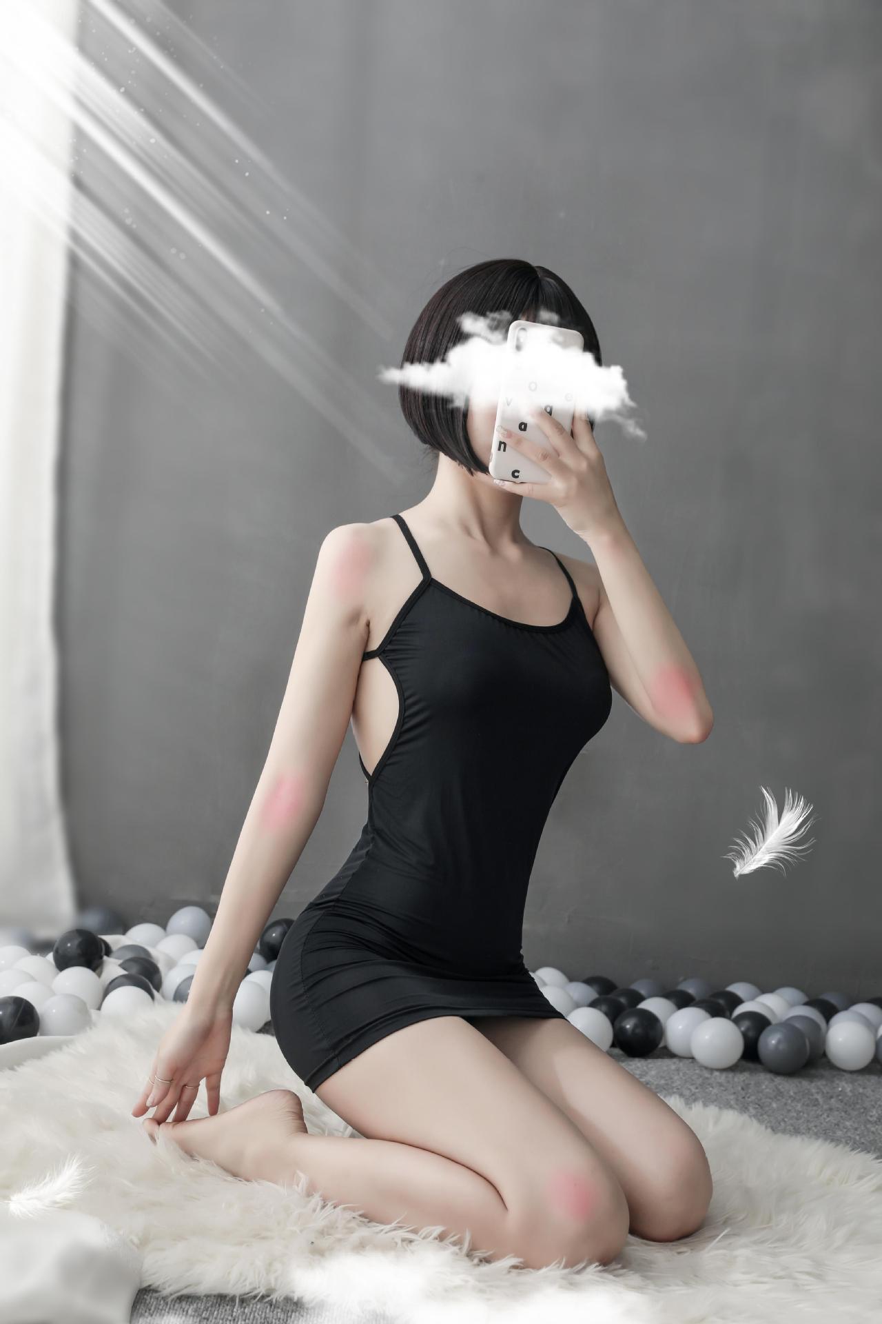 Váy ngủ body hở lưng cosplay