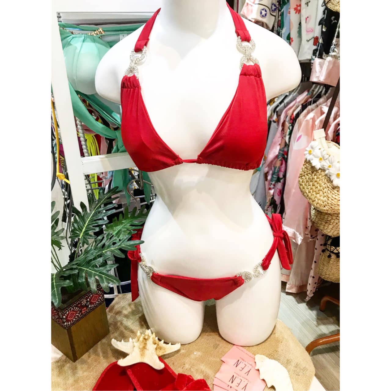 bikini màu đỏ