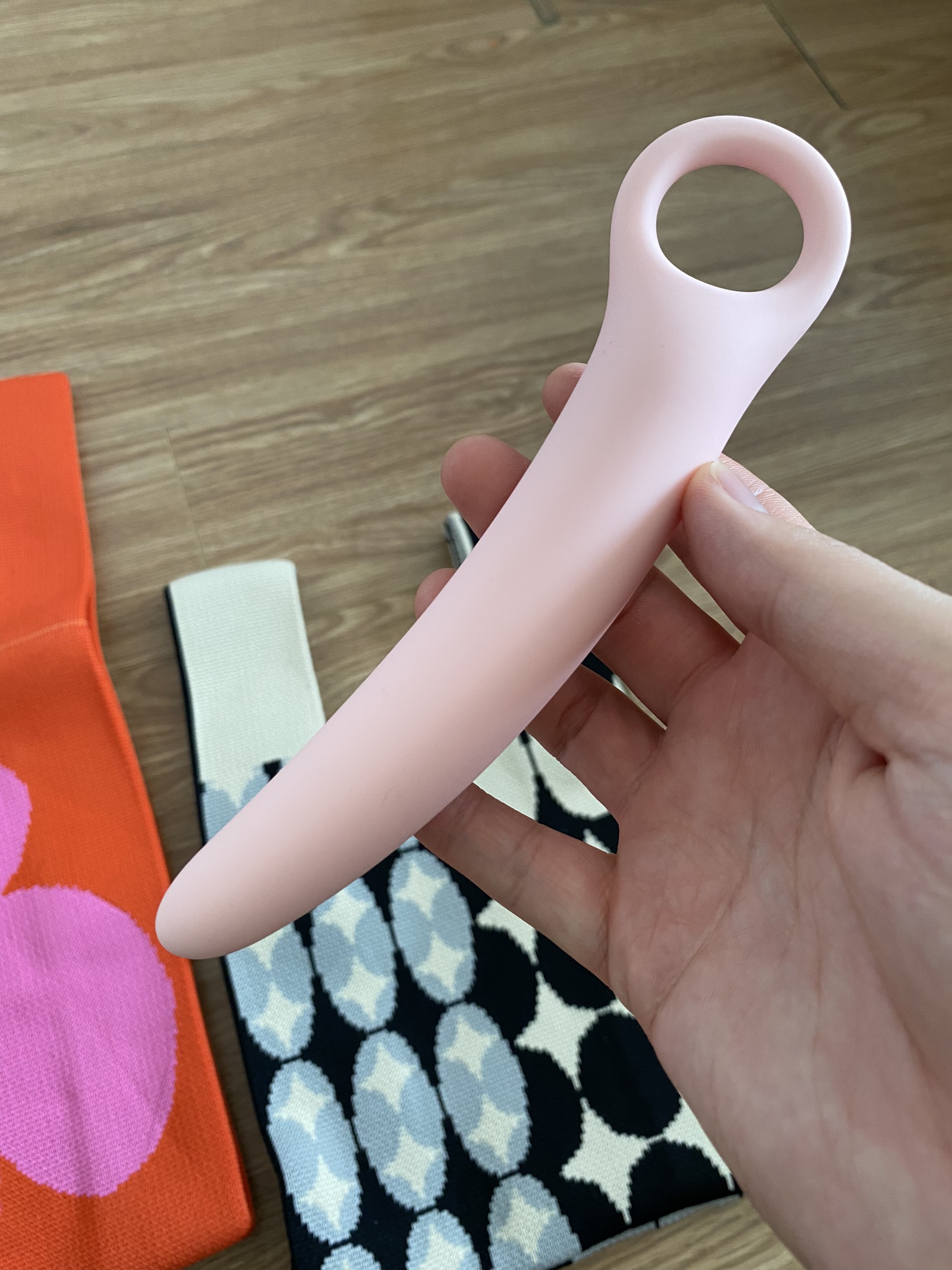 Phích cắm hậu môn hình lưỡi liềm