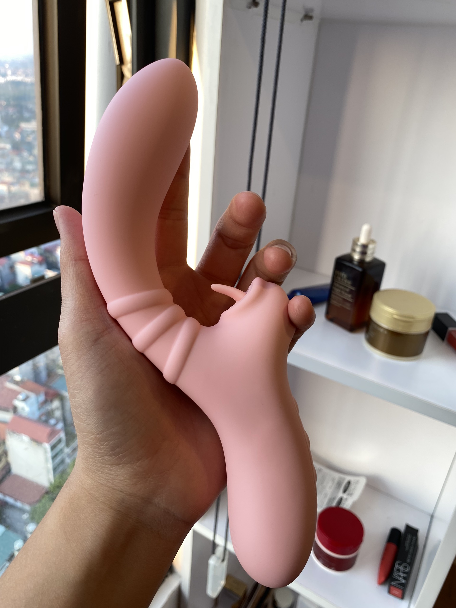 Chày rung cong có lưỡi liếm điểm G móc sâu âm đạo Female Dildo