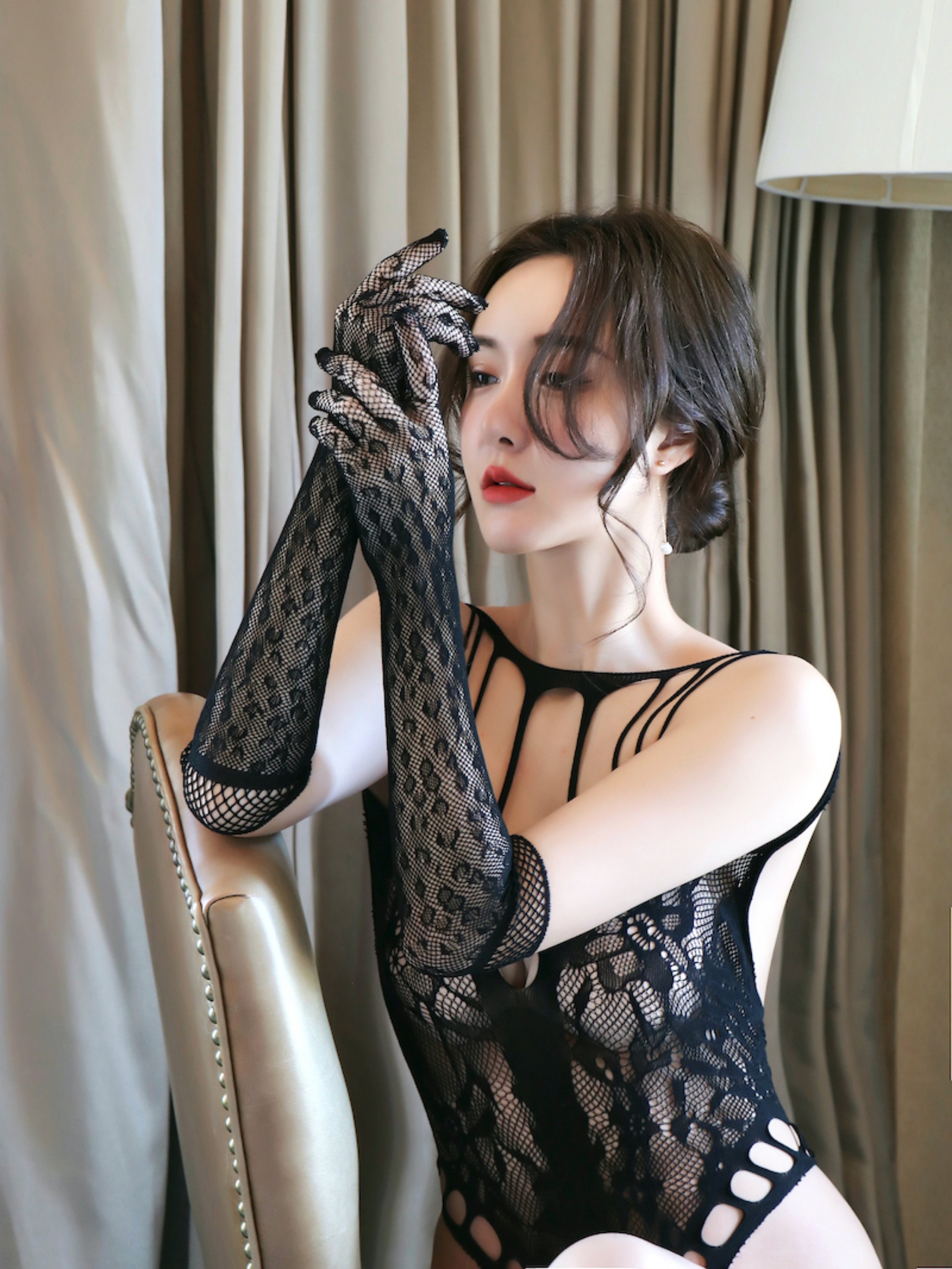 Đồ ngủ bó sát bodystocking dạng jum khoét eo kèm găng tay