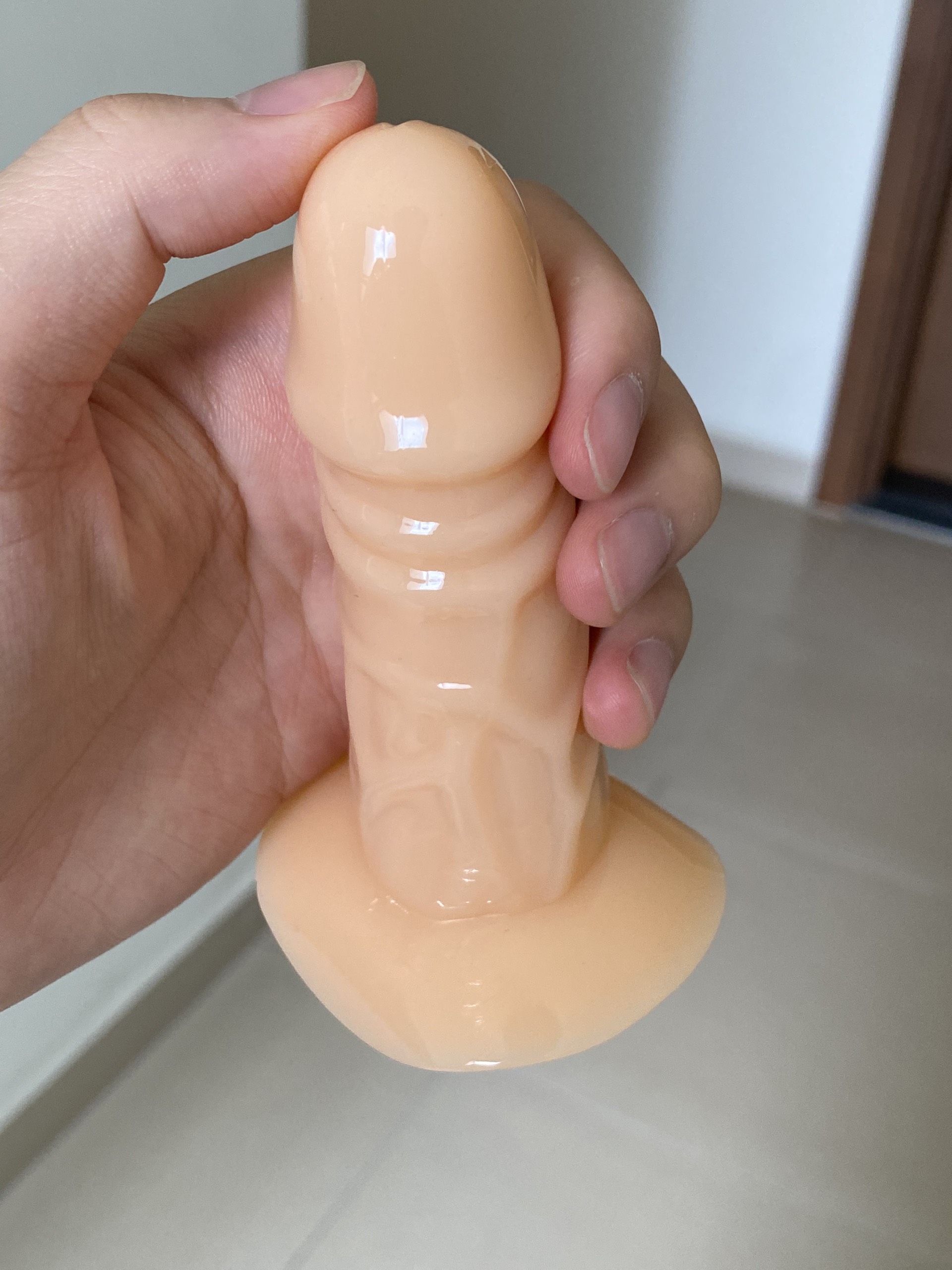 Dương vật giả gắn tường cỡ nhỏ Jiuai