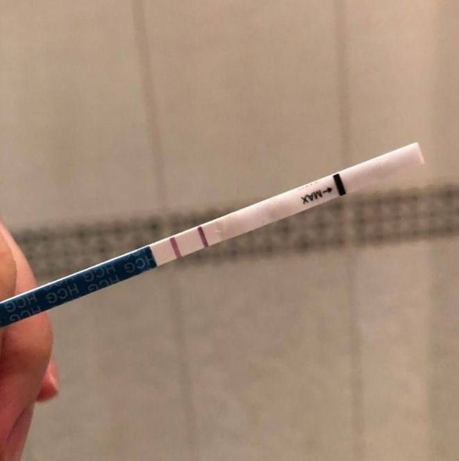 Bị tuột bao cao su khi rút ra có thai không? Cách xử lý đúng và an toàn nhất