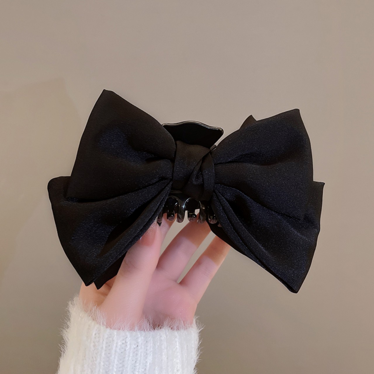 Cặp tóc Jennie hình nơ